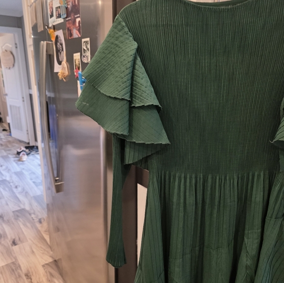 Elegant Green Long Sleeve Dress - Picture 3 of 5